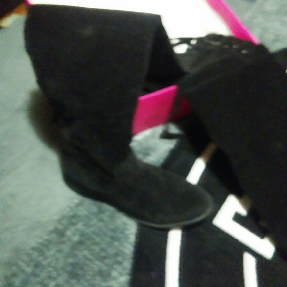 Boots - Picture 3 of 4